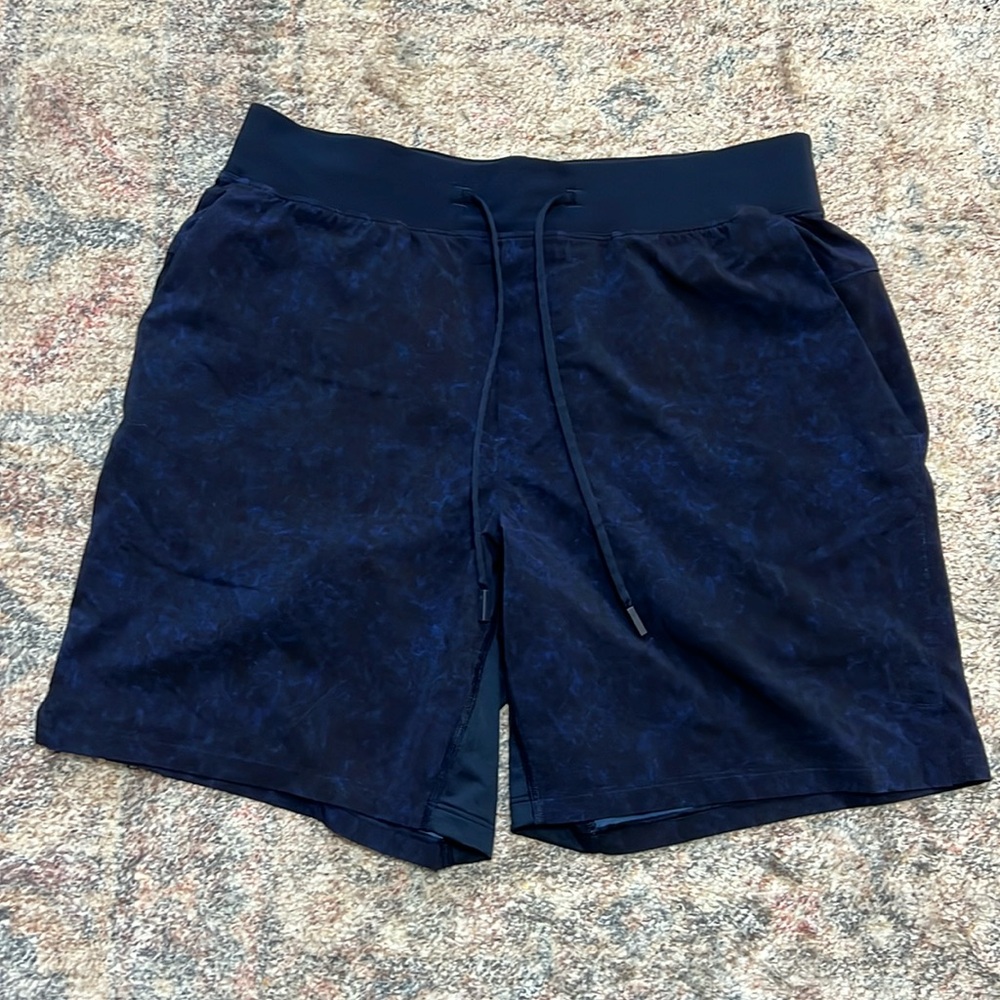 Lululemon blue print men’s shorts large 7in inseam